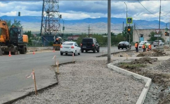 20 дорожных участков ремонтируют в столице Тувы по нацпроекту