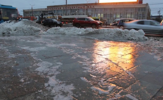 Прокуратура Новосибирска добилась компенсации для упавшей на льду пожилой женщины Прокуратура Новосибирска добилась компенсации для упавшей на льду пожилой женщины