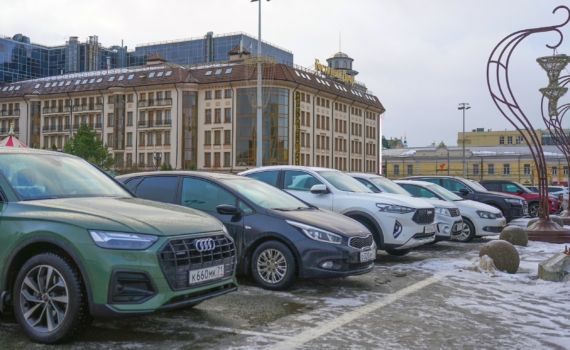 Резкое повышение тарифов на платную парковку в Петербурге связано с дефицитом доходов бюджета